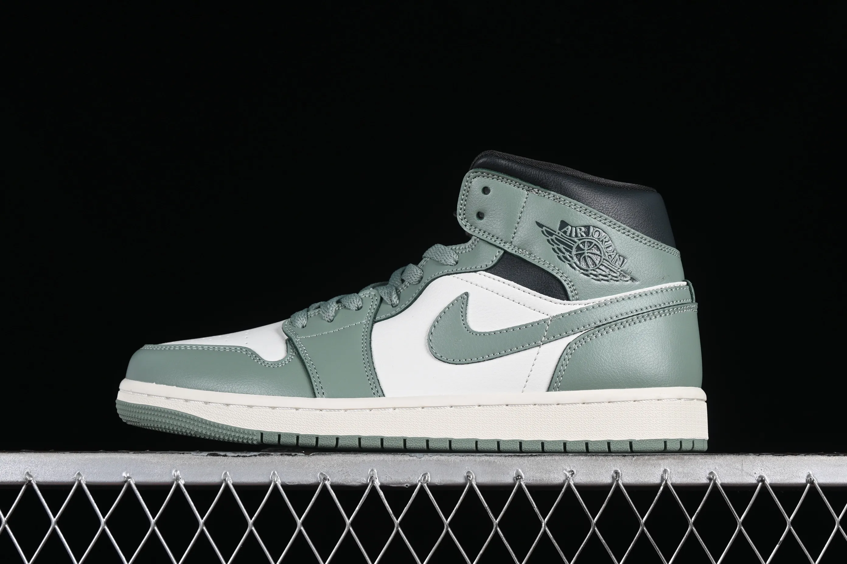 All categories Air Jordan Jordan series basketball shoes Air Jordan 1 Mid Air Jordan 1 Mid AJ1 Joe 1 fresh warm green Zhongbang basketball shoes BQ6472-130